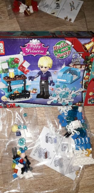 Lắp ráp 1 hộp LegoHappy Princess 67009 có nhiều chi tiết bằng nhựa ABS