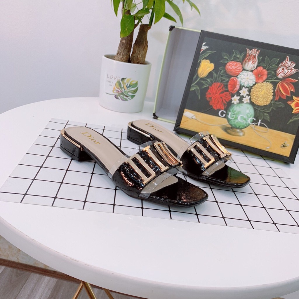 dép nữ thời trang có chữ hàng đẹp