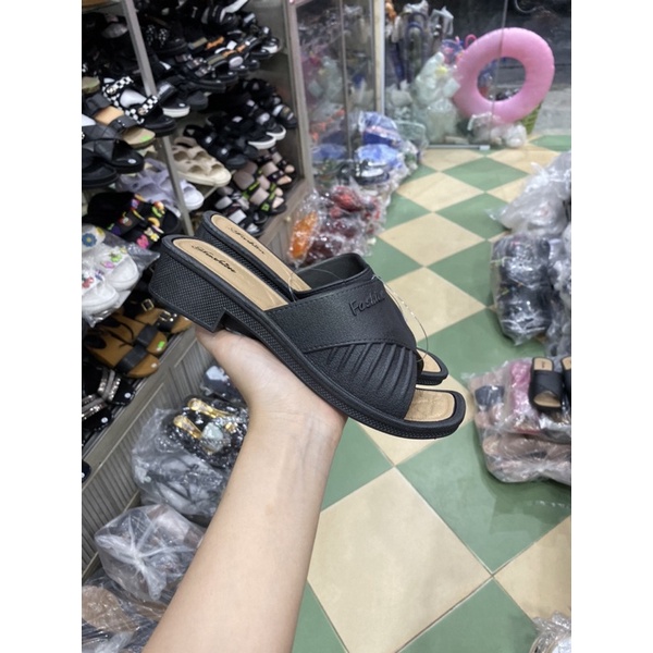 Dép lê nhựa nữ đế cao 3cm( giao màu ngẫu nhiên)