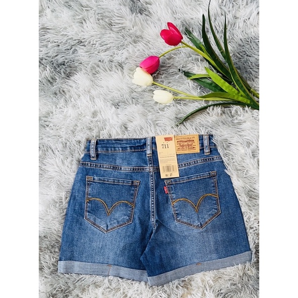 Quần Jeans ngắn nữ Levis 711 hợp thời trang form chuẩn. Thuận Nguyễn Authentic. | BigBuy360 - bigbuy360.vn