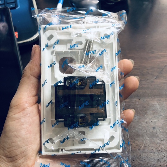 MPE, Bộ ổ cắm đôi 2 chấu 16A + 2 Lỗ trống gắn thiết bị, Hàng Việt Nam, Chất Lượng Cao