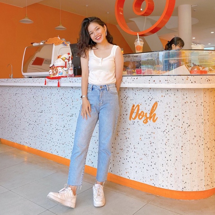 Quần Jeans Lưng Cao Nữ Cắt Lai - Momfit CutlineBlue - Hashtagem ( Mã MFCLJ - 02 )