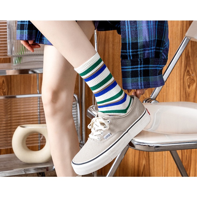 Vớ Tất chữ R cao cổ Nam Nữ phong cách thể thao, trẻ trung, năng động.