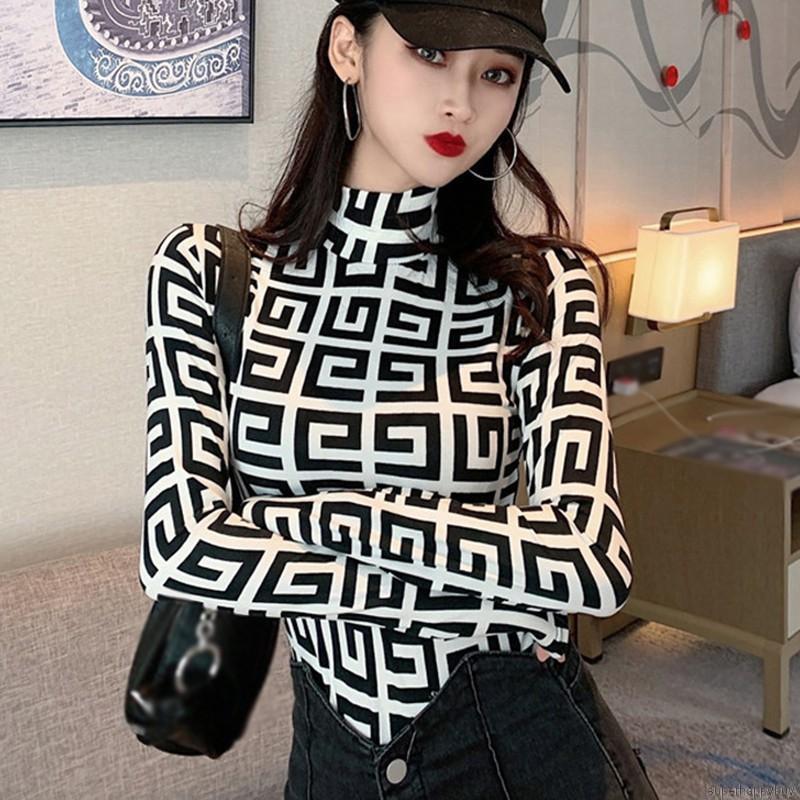 Áo thun nữ dài tay cổ cao họa tiết cá tính
