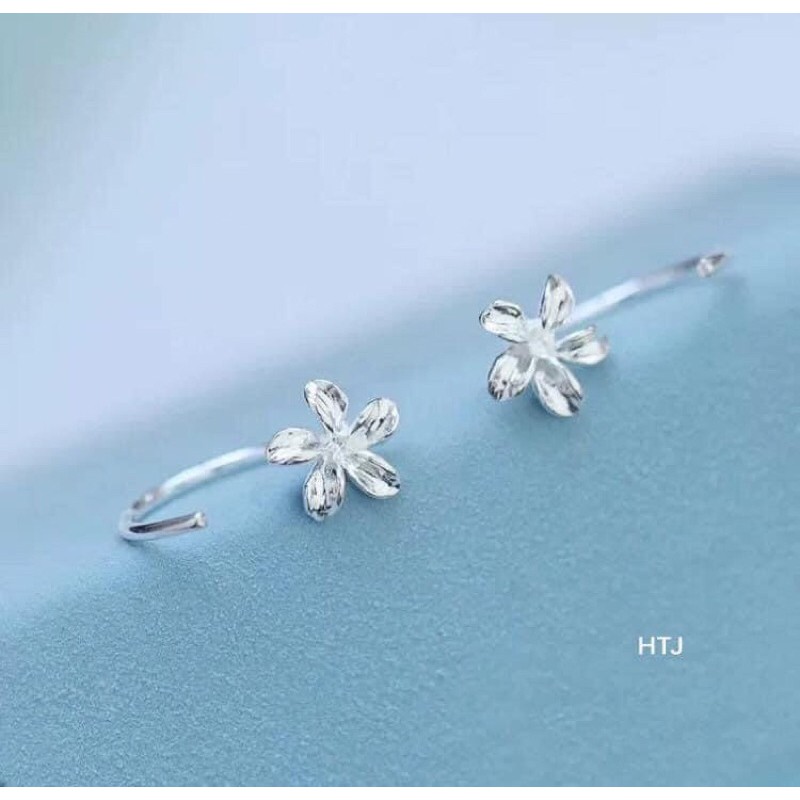 BÔNG TAI HOA DẠNG MÓC BẠC TA ĐEO XINH LẮM NHA