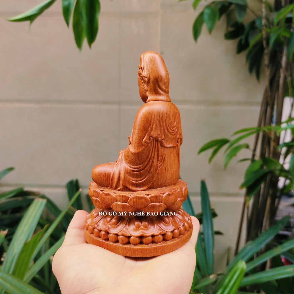 Tượng phật bà quan âm bằng gỗ hương