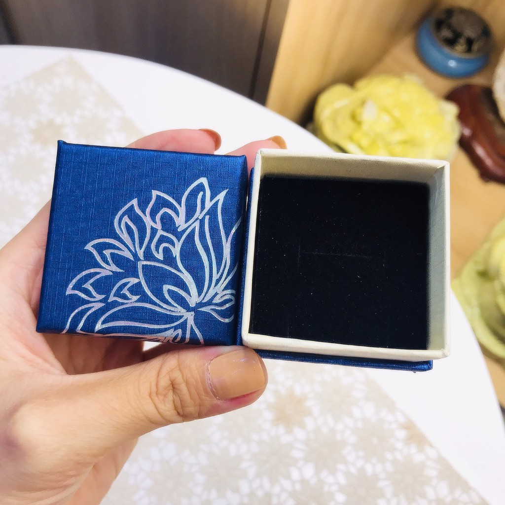 hộp đựng nhẫn đựng bông tai in hình hoa sen cao cấp size 4,5x4,5x3,5cm