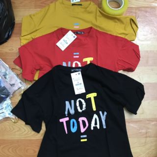 Phông dáng croptop hãng zara còn màu đỏ size M, L new tag