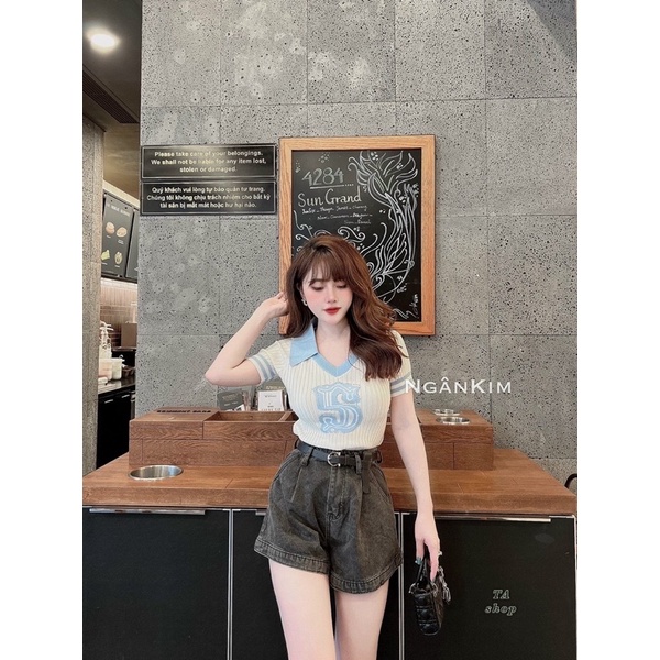 Áo len polo chữ S thêu phối màu viền tay siêu chảnh.