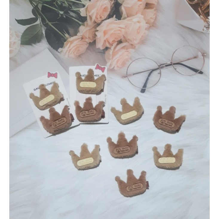 Set 2 kẹp tóc vải lông hình vương miện dễ thương cho bé