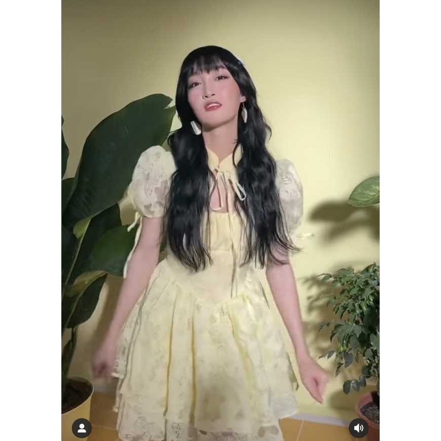 ĐẦM HOA NỔI CUT OUT KEM VÀNG