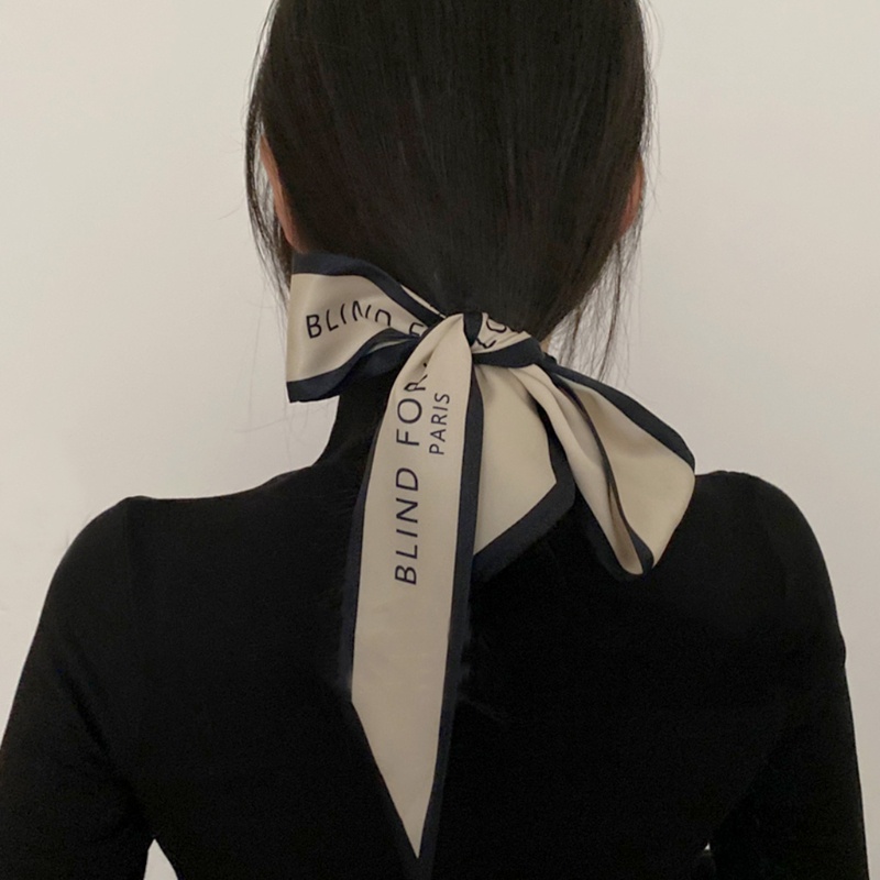 Khăn Satin Dài In Chữ Phối Màu Tương Phản Phong Cách Vintage
