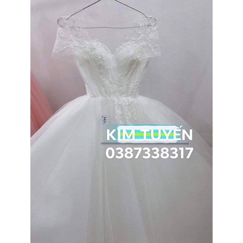 Váy cưới màu trắng