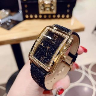 Đồng hồ Guess chipu đen chính hãng.