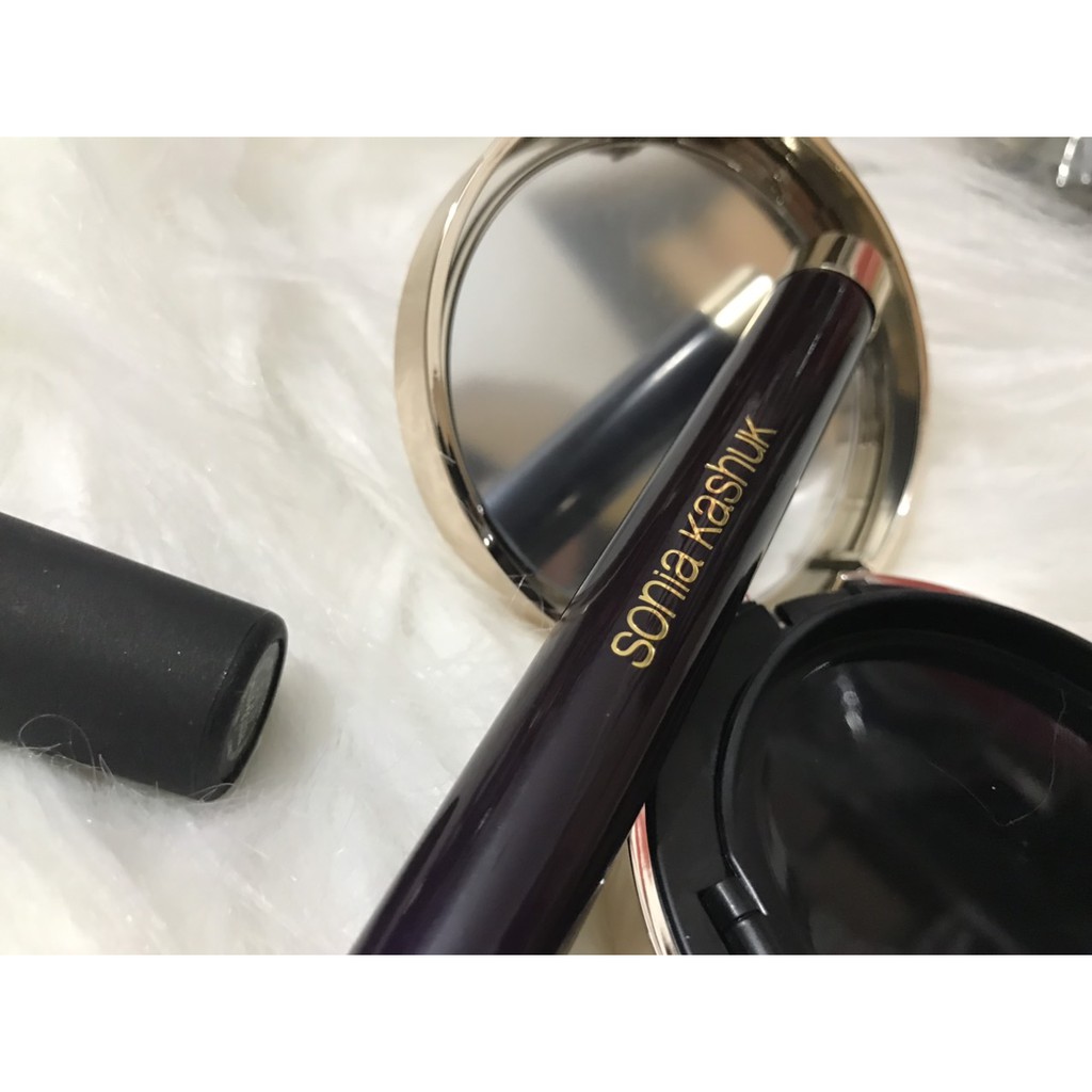 Cọ Trang Điểm Nền Dẹt Sonia Kashuk (Cán Đen Gold)