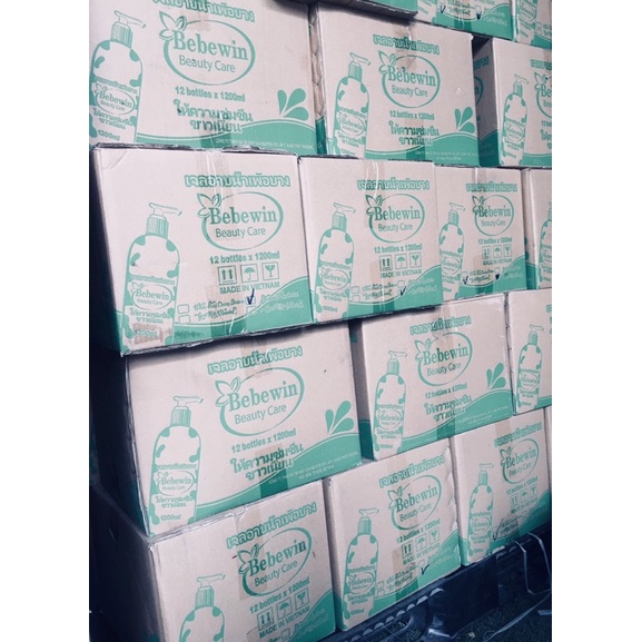 - Sữa tắm trắng da Bebewin chai 1200ml