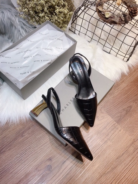 Sandal da rắn gót vàng