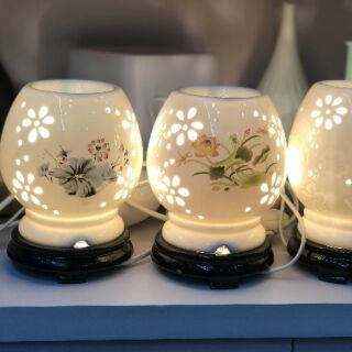 Đèn xông tinh dầu điện sứ trắng T12