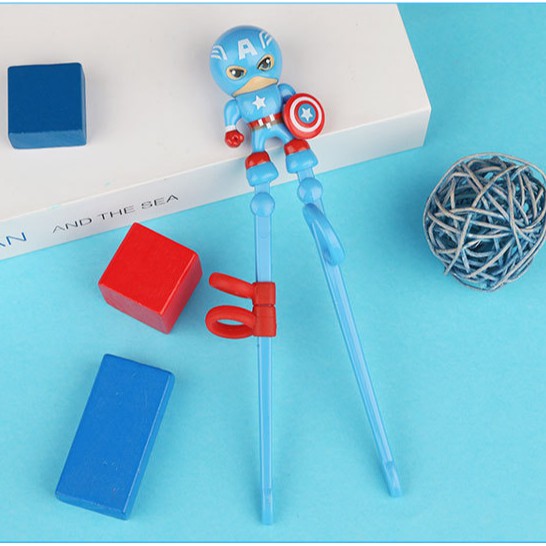 Đôi đũa tập ăn họa tiết siêu anh hùng cho bé