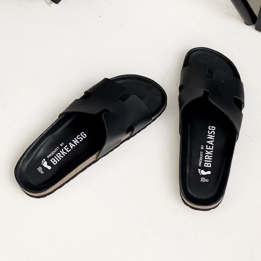 - DÉP QUAI CHỮ H DA PU MÀU ĐEN ( ALL BLACK ) UNISEX