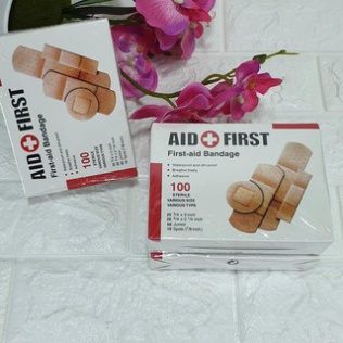 Hộp 100 Miếng Dán Vết Thương Urgo Aid First, Tiện Dụng Cho Gia Đình, Hàng Chuẩn Chất Lượng 100%