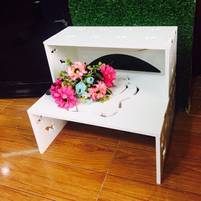 Kệ để chân làm móng
