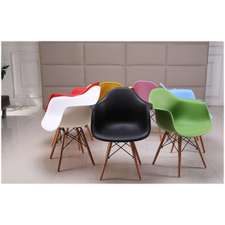 Ghế eames có tay J1