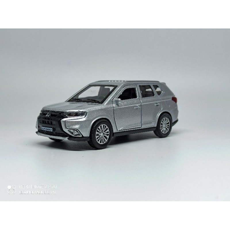 Mô hình xe Mitsubishi Outlander