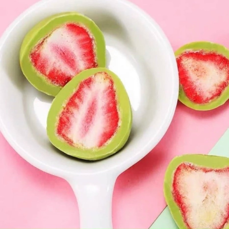 KẸO SOCOLA BỌC DÂU TÂY SẤY LẠNH