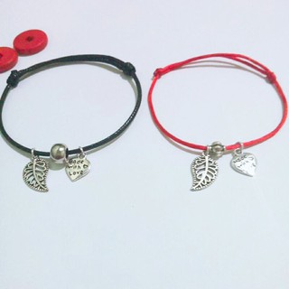 Vòng tay cặp (2 cái) màu đỏ và đen kèm mặt hình trái tim và chiếc lá (ảnh thật)