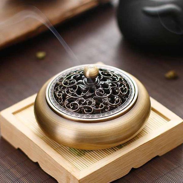 Lư xông trầm bằng đồng nguyên khối, dày dặn, chắc chắn, nắp hình rồng phượng, hoa sen, sen cá.