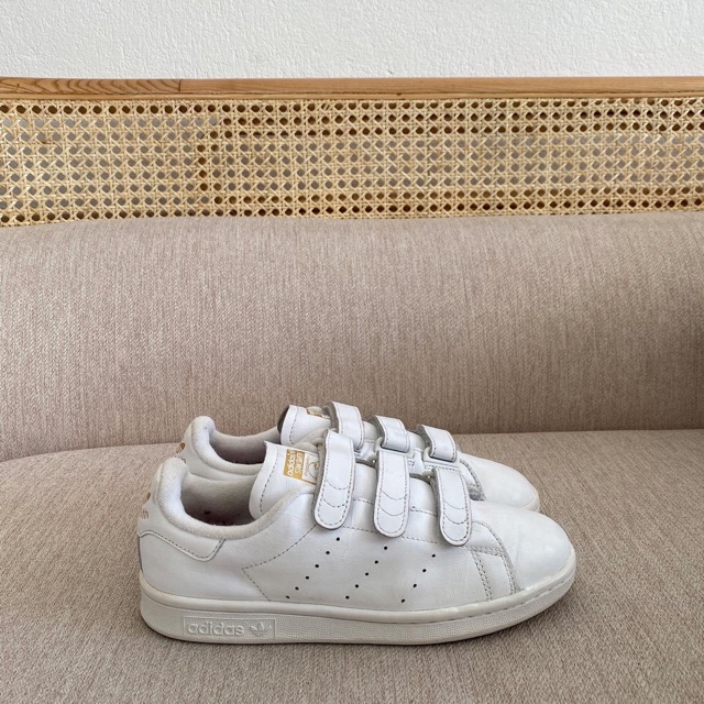 Giày thể thao adidas