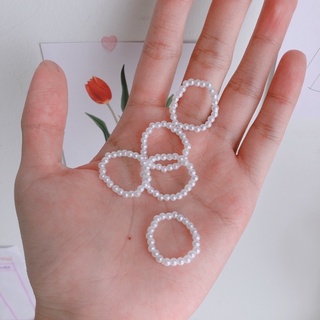 Nhẫn hạt cườm trắng