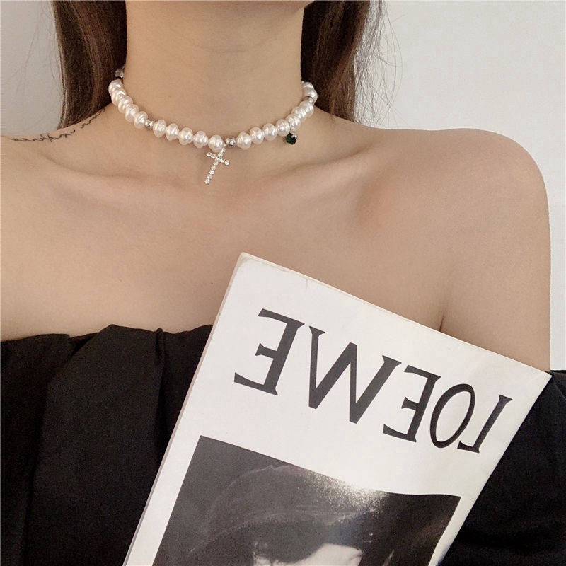 Dây Chuyền Mặt Thánh Giá Đính Ngọc Trai Xinh Xắn Cho Nữ