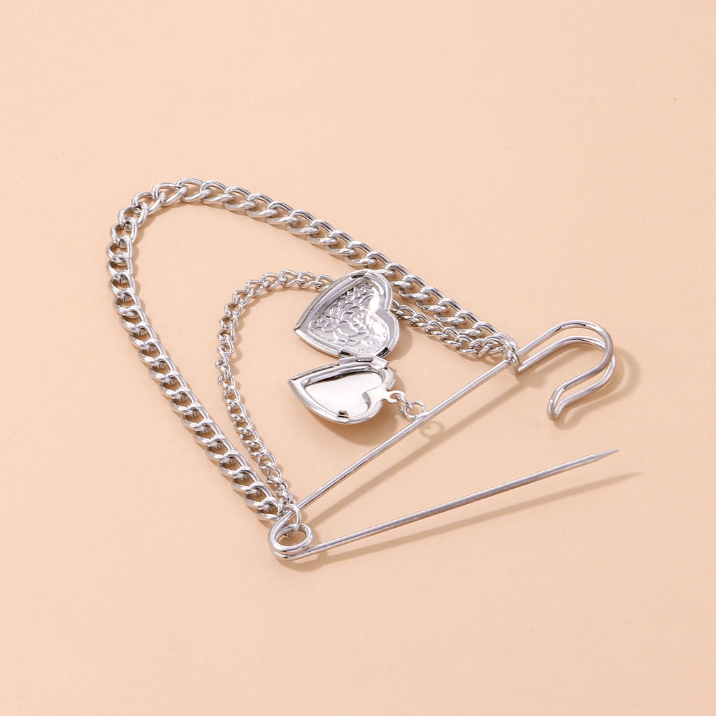 Trâm Cài Áo Hình Trái Tim Dập Nổi Phối Dây Xích Bạc Cổ Điển Sáng Tạo
