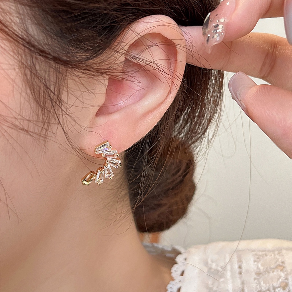 Khuyên Tai Cong Đính Đá Zircon Thời Trang Mới 2022
