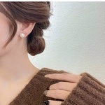 Khuyên tai đính đá ngọc trai phong cách Hàn Quốc cho nữ