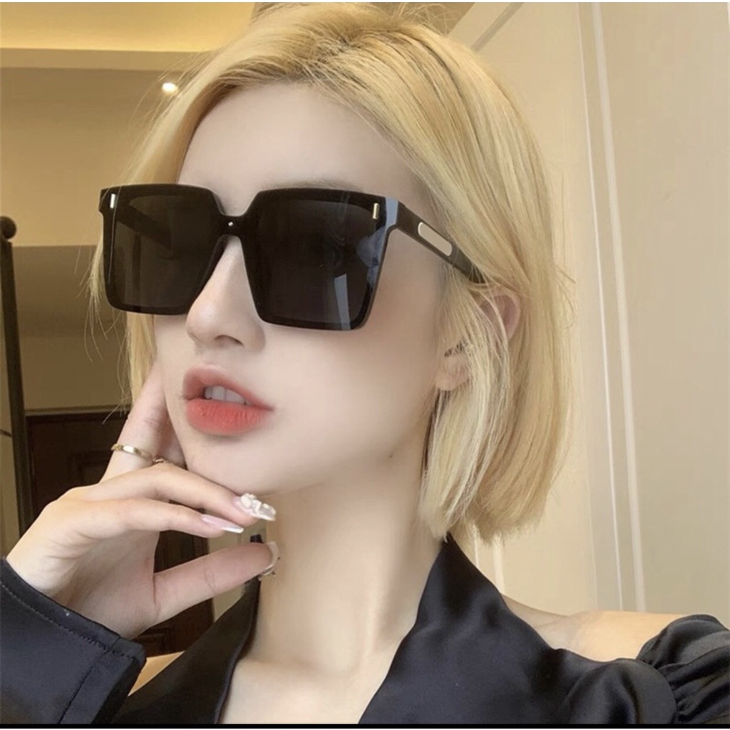 Kính mát nam hay nũ đều được 1142, mẫu đang hot nhất năm form vuông dễ mang, tặng kèm hộp và khăn