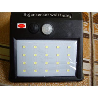 Đèn led  năng lượng mặt trời có 3 chế độ ánh sáng cộng mắt cảm ứng thông minh.