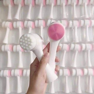 Cọ 2 đầu rửa mặt .