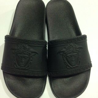 Dép nam Versace