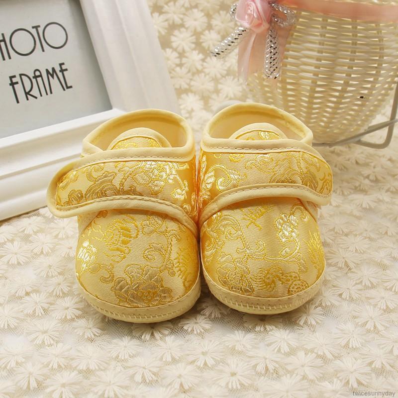 Giày cotton mềm mại thêu hoa đáng yêu dành cho các bé