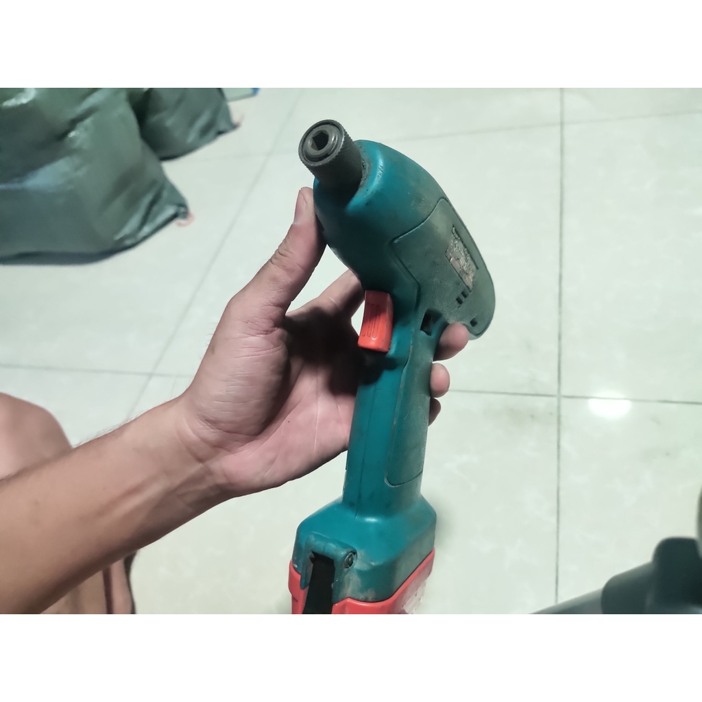 Máy bắn vít pin  9.6V / 12V nội địa Nhật Makita 6903VD