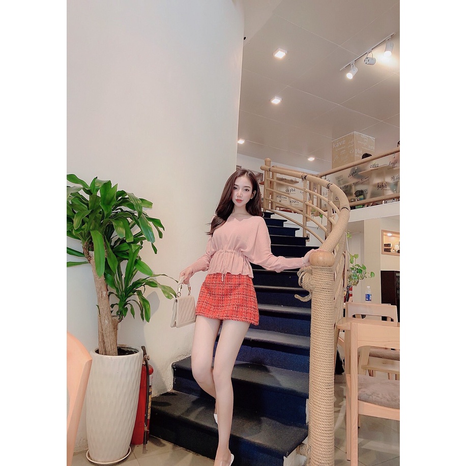 Set áo len + váy bố. Có 1 màu. KÈm hình chụp thật 100%. Size dưới 55kg vừa. Đơn giản mà đẹp nha mấy chế