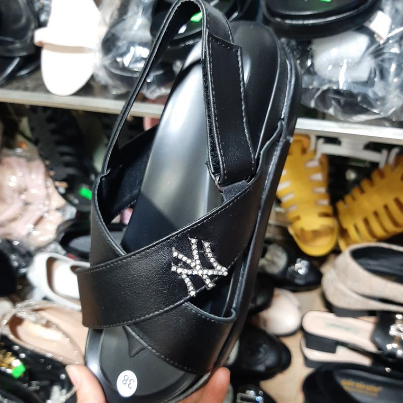 Sandal nữ quai dán siêu nhẹ mẫu mới nhất