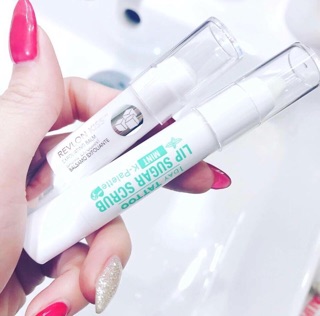 TẨY TẾ BÀO CHẾT MÔI REVLON