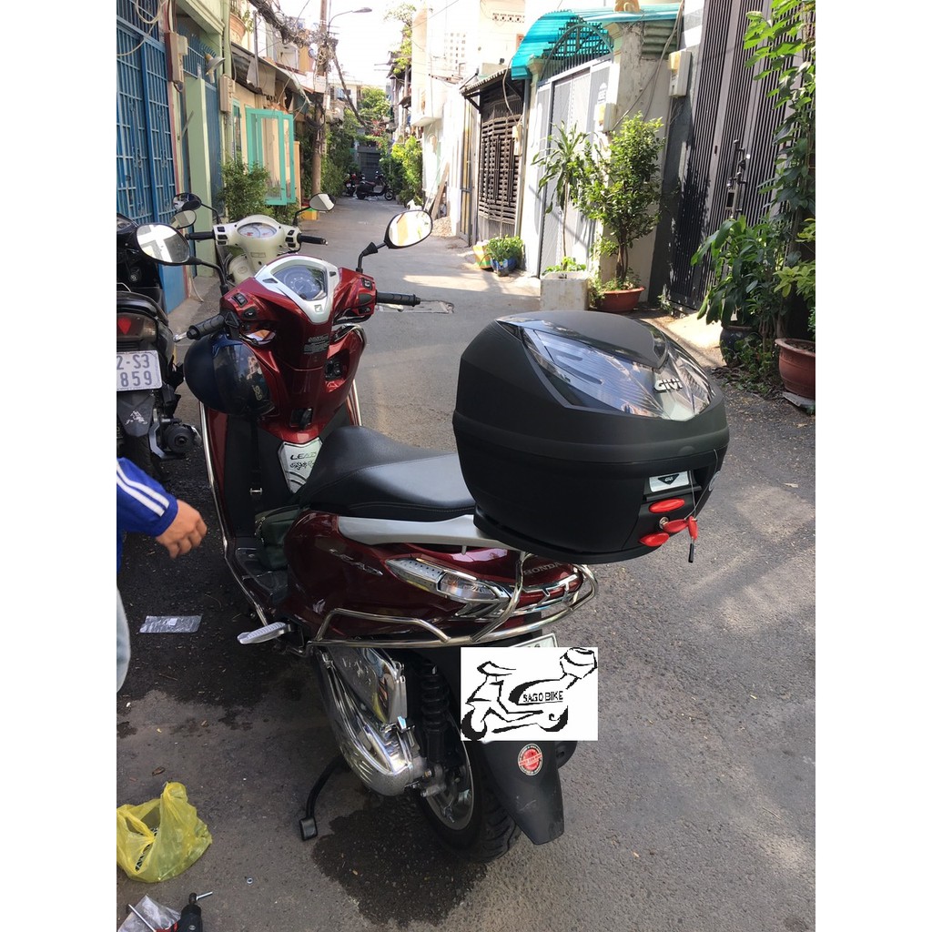Thùng xe Lead , thùng givi E250N2 kèm đế và bộ kit gắn trên cảng zin xe Lead, hàng givi chính hãng, bảo hành 2 năm