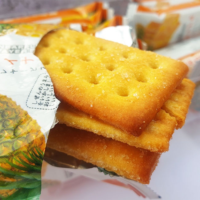 Bánh Quy Nhật Layer Biscuit 3 vị Dâu, Dứa, Nho 140g