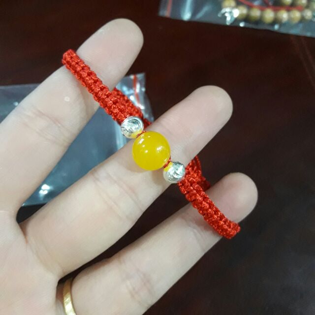 Chỉ đỏ may mắn mệnh kim