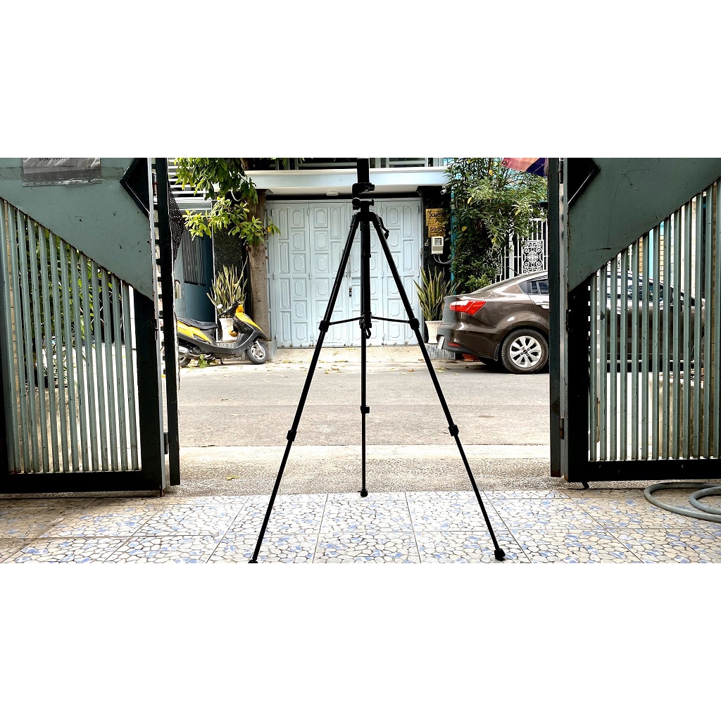 Gậy Tripod Vật Liệu Hợp Kim Cao Cấp 3 Chân. Dùng Để Livestream/Chụp Ảnh/Ghi Hình